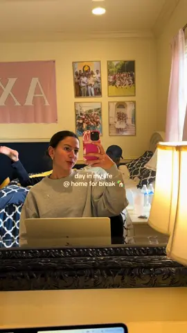 is anyone else watching the act because I’m OBSESSD 😅 #Vlog #winterbreak #homevlog #workfromhome #hotyoga #tonedyoga #chicago #gypsyrose #fyp #college #foryou 