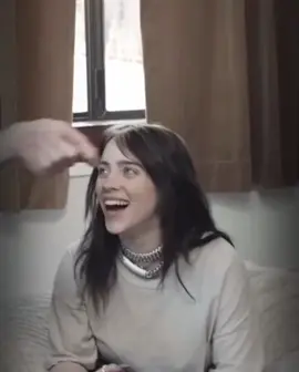 a risada da Billie salva qualquer pessoa 🥹❤️‍🩹 @BILLIE EILISH #billieeilish #fyp #fypシ゚viral #viral 