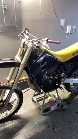 Rm250 update. $2500 cash and shes yours. #dirtbike #2stroke #rm250 #mechanic #funny #shesmint 