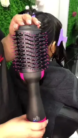 Dê uma olhada em Escova Secadora Alisador Elétrica Quente Cabelo Com 3 Em1 Hair Styler por R$60,99. Compre na Shopee agora! LINK NOS COMENTÁRIOS.