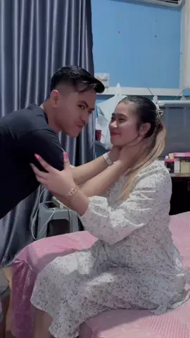Istri selingkuh dibelakang suami