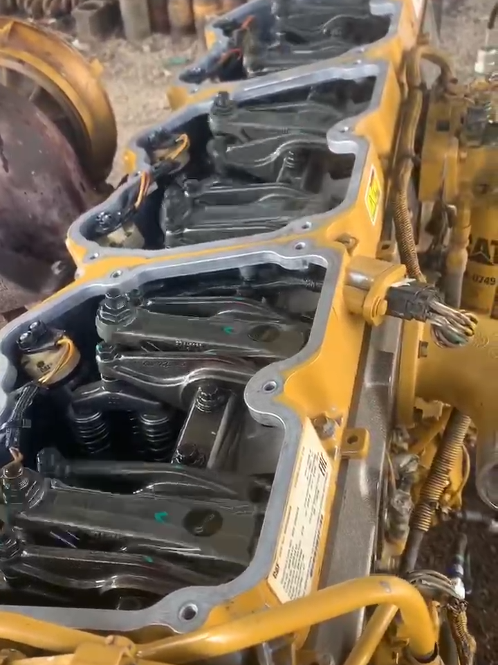 Roar from the Caterpillar C18 engine#Caterpillar #C18 engine #engine #Construction Machinery Engines #Engine repairs@