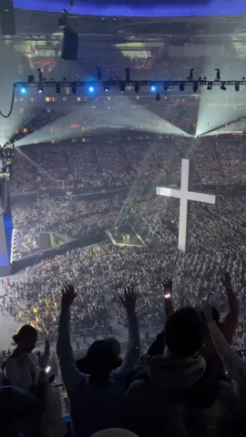 55,000 young adults praising Gods name. God is moving in this generation 🙏🙏. @Brandon Lake @Passion Conferences #mercadesbenz #stadium #passion2024 #Jesus #worship 