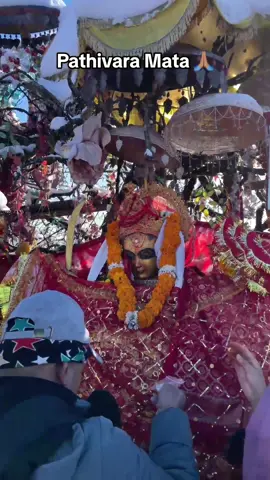 Pathivara Mata (Mukkumlungma yuma) ani majestic mt Kumbhakarna (Faktanglung ) in background🙏🏽😍 Full video in our yt channel. Please watch and subscribe ❤️#pathivara_taplejung #pathivaramata #taplejung_muser♡🍁💟 #mukkumlungma #faktanglung🌸❤️ #mt.kumbhakarna 