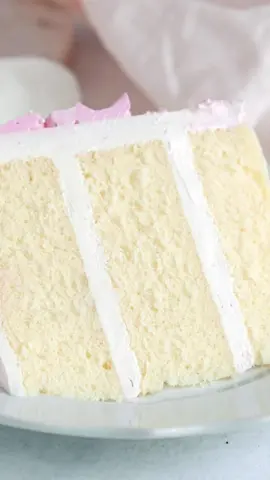 This is literally the best homemeade vanilla cake recipe in the world and i will die on that hill 😂 moist vanilla cake recipe on my blog