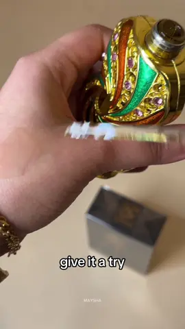 Forgot to mention how stunning the bottle is  #perfume #alharamian #amberoud #arabperfume #fragrance #perfumetok #islam #tanasuk #fyp #fypシ゚viral 