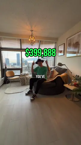 Come for a tour of this $399,888 penthouse condo in Calgary, Alberta! 🏠🇨🇦 Would you live here? 🤔 Listed by Amy Caughlin - REAL Broker 📲 #calgaryrealestate #calgaryrealtor #yycrealestate #yycrealtor #calgaryhometour #yychometour #albertarealestate #albertahometour 