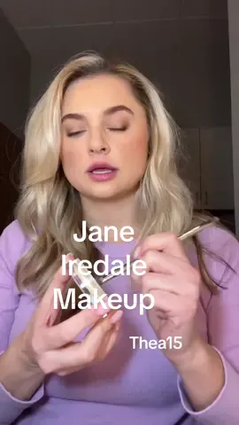 Jane Iredale Pure Pressed base is the GOAT of foundations, it’s a powder, it’s spf she can do it all, we’ve been in a relationship together for more than ten years. I’m wearing shade warm sienna. Thea15 works on everything at Jane.  . #janeiredale #mineralmakeup #veganmakeup #organicskincare #organicspf #sensitiveskin #cleanbeauty #momlife #lowtoxliving 