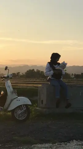 Sunset yang tenggelam,tak akan indah tanpa kau disisiku #vespa #tiktokajg 