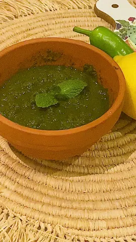 Authentic Pakistan green chutney #shorts #tiktokrecipe #chutney #greenchutney #greenchutneyrecipe #foryou #foryoupage #pakistanicuisine 