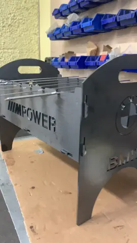 Ребята ещё один BMW MPower уезжает из Эстонии😀 портативный мангал! Кому интересно пишите👇 #мангал #подарок #подарокпарню #бмв #мповер #шашлык #готовимнаприроде #пикник #отдыхнаприроде #металл #друзья #рекомендации #залетай 