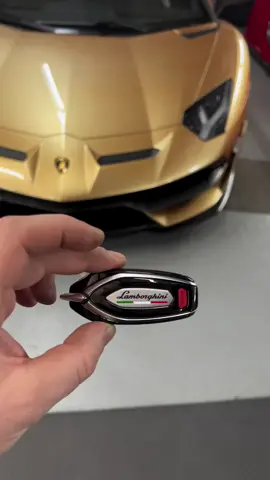 Lamborghini Aventador SVJ upgrade key to new style. #supercar #lamborghini 