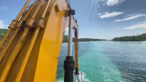 #exavator #alatberat #arthalautbumijasa #heavyequipment #operatormuda #operatorexcavator #exavatoramfibi #exavatorponton ##anaktambang #anakrantau #fypシ #fyp #foryoupage 