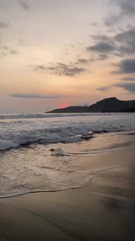 #ronyparulian #mengapa #song #sad #sadvibes #sunset #pantai #sea 