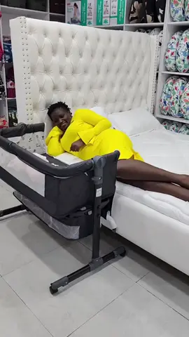 This movable crib is a must have this year....... you get to sleep comfortably in different beds undisturbed close to each other. #movablecrib #babybed #bed #newborn #movablecrib #crib #baby #motherhood #tips #ideas #fyp #fypシ #fypage 
