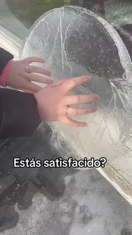 Muy satisfacida #hielo #ice #asmr #satisfying #invierno #irlanda #fyp #español #parati 