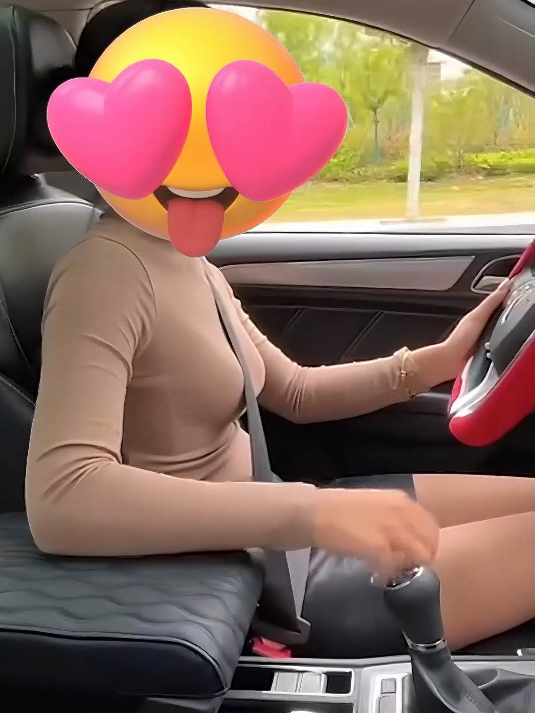 Découvrez le confort ultime pour vos trajets quotidiens avec nos coussins de accoudoirs en mousse à mémoire de forme! 🚗💺 https://bit.ly/coussin-COOLTECHN  #ConfortVoiture  #coussin  #MousseÀMémoire  #LivraisonGratuite  #promos #VOITURE #accessoires_auto #accesoiresauto #accoudoir #accoudoirvoiture