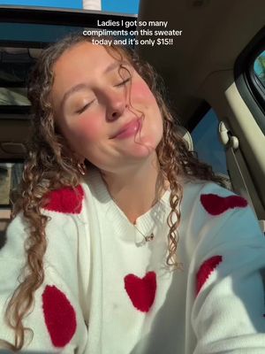 The cutest vday sweater! ❤️ The Quality is incredible.  #heartsweater #viralheartsweater #tiktokshopsweater #vdaysweater #valentinessweater #fyp 