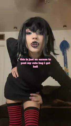 i luv my bag sm #mavis #maviscosplay #hoteltransylvania #hoteltransylvaniacoslay 