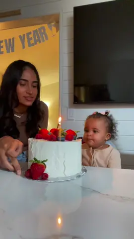 one year with my bestie 🤍👶🏽 #fyp #morganbaiiley #geegerweegerfeeger #babiesoftiktok #1stbirthday #1stbirthdayphotoshoot #birthdaycake 