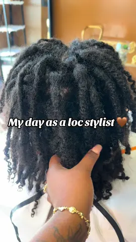 Come see me 🤎 #houstonlocs #houstonloctician #houstonlocstylist #locshouston #houstonhairsalon #passiontwists #juicytwists #longtwists #kinkytwists #hairstylistsoftiktok 