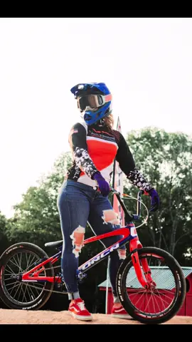 When planning your senior session try to think what sets you apart from your friends? what do you love? What are you good at? What are your hobbies? Then bring them to ypur session.   ##seniorphotos##seniorsunday##girlsthatride##girlsthatrace##arkansasseniorphotographer##seniorgirl@@↞ MörganFäith ↠