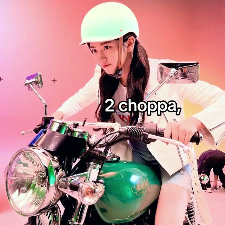 patiently waiting for the day that she rides a motorbike in a music video 🧎🏻‍♀️🙏🏻❤️‍🔥 #anyujin #yujin #안유진 #ive #아이브 #2choppa200shots #kpop 