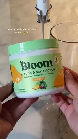 the mango flavor 🥭🤤 @Bloom Nutrition #fyp #bloom #bloomnutrition #greens #dailygreens #probiotic #digestivehealth #digestion #digestiontips #bloating #bloatingtips #supergreens #immuneboost #immunity #wieiad #whatieatinaday #guthealth #guthealthmatters #asmr  