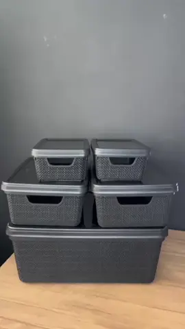 Descubra a praticidade do Kit de 5 Caixas Organizadoras com Cesto e tampa grande em plástico! 🌟 Promoção imperdível: 1,8L, 5L, 15L por preços incríveis. Organize sua vida! Compre agora na Shopee. #OrganizaçãoEmCasa #OfertaImperdível #CaixasOrganizadoras #ShopeePromoção 