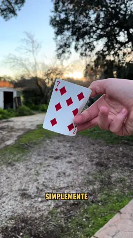 Respuesta a @ale_vdp_08 otro tutorial de algo? #cardistry #tutorial #lanzarcartas 
