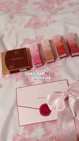 dasique unboxing 🎀 products featured: • chocolate fudge eyeshadow palette 11 • cream de rose tint in shades 06 ruby jam, 11 nude cinnamon, 12 coco camel, & 15 crush berry 🍓 #fyp #dasique #kbeauty #makeup #eyeshadowpalette #liptint #coquette #coquetteaesthetic #unboxing 