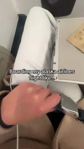 Was on an alaska flight as that other plane had their doir rip off 🫠 #alaskaair #boeing737 