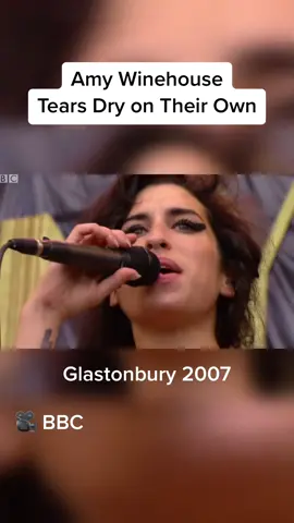 Amy Winehouse - Tears Dry on Their Own live at Glastonbury #amywinhouse #amywinhousetiktok #concert #festival #live #glastonbury  #soul 
