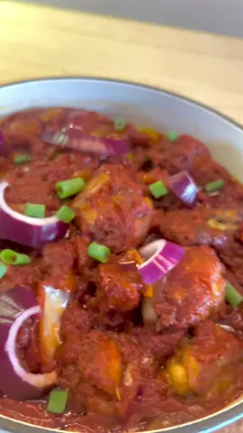 A very popular chicken stew/chicken in tomato stew.Enjoy#foodwithachiaa #trendingvideo #viralvideo #trending #likefollowshare💖 #ghanaianfood #foodietiktok😋 #ghanatiktoker #homecook 😃