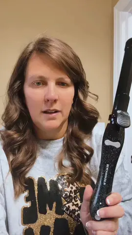 HUGE beachwaver B1 curling iron sale! Yall these curls last me for DAYS! Run and grab yours! #beachwavercurls #curlsfordays #beachwaversale 