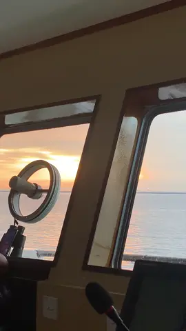sunset diatas kapal #pelautindonesiatiktok #storypelaut #pelautpunyacerita #pelautindonesia🇲🇨🇲🇨 #2024 