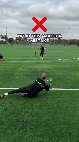 Avoid this amateur mistake ❌ @T1TAN 🧤 #goalkeeper #football #fyp #viral #gk