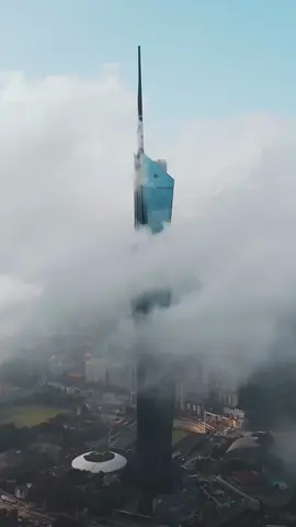 The clouds dancing around the skyscrapers! ☁️ ☁️  🎥 IG / xiaoyang_xy  Explore more of Kuala Lumpur city and tag us with amazing content! #Merdeka118 #TwinTowers #MenaraBerkembar #MenaraKL #KLTower #Skyscraper #KualaLumpur #Malaysia #Clouds #VisitMalaysia #Drone #dronevideo #dronelife 