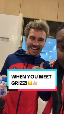 When you meet @Antoine Griezmann ☺️🤙🏼 It was a pleasure, @ابو مشاعل 📚📐📏⚽️! #EverybodyLovesFootball #SuperCopa #SaudiArabia #SportsOnTikTok #AtleticoDeMadrid