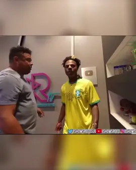 ISHOWSPEED TOUCHES RONALDO NAZARIO'S BALL D'OR 🤣😱#fypp #viral #ishowspeed #ronaldonazario🇧🇷 #Brasil 