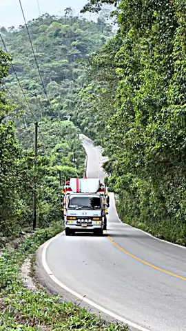 😎🧡.     #maiceros🌽🌽 #camionerosconestilo💯😎🚚 #puravida #camionerosgt🇬🇹🤟💯 #cambiospeteneros #solopesadosguatemala🇬🇹 #adictoalpeligro #guatemala #09speed #ranchadosgt #ranchadosclub 