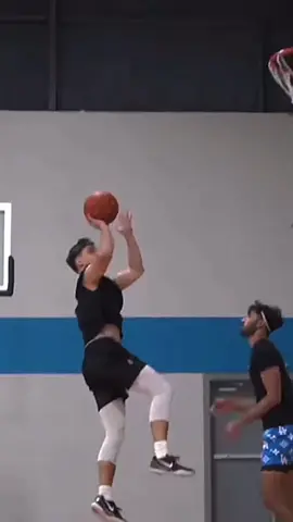 @SeggieHoops have you gotten better since this?🤔😂 #foryou #basketball #seggiehoops 