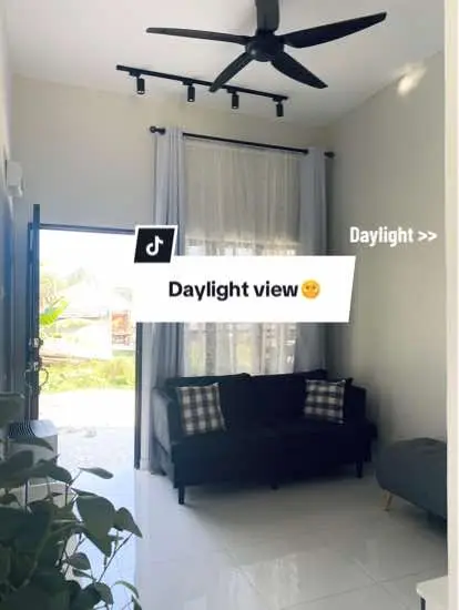 Daylight? Kami guna lighting semulajadi je. Hehe.. biasanya orang memilih untuk look rich & elegant. But i choose make it simple , and minimalist house .. Sesuai lah untuk rumah kecil macam  ni 🥰 #housedecor  #minimalist  #tinyhouse 