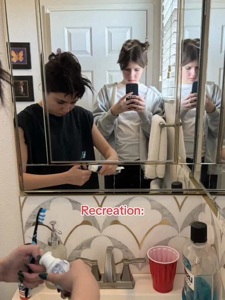 It doesnt help that NONE of the bathrooms in my house have long mirrors😡 #sturniolotriplets #chrissturniolo #mattsturniolo #nicksturniolo #foryoupage #foryou #CHRISSTURNIOLO 