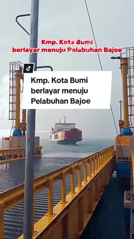 Kmp. Kota Bumi berlayar menuju Pelabuhan Bajoe #kapalferry #pelabuhankolaka #kolakabajoe 