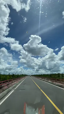 langit kal-teng emang seindah ini ya #kalimantantegah #tumbangnusa #jembatantumbangnusakalteng #palangkarayakotacantik #palangkaraya #fypシ 