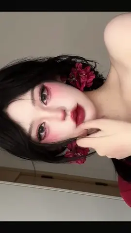Seductive peach blossom fox fairy makeup
#makeup#makeuptutorial#grwn#makeupartist#motd#cbeauty#foryou#douyin#chinesebeauty#beauty#fly#flypシ