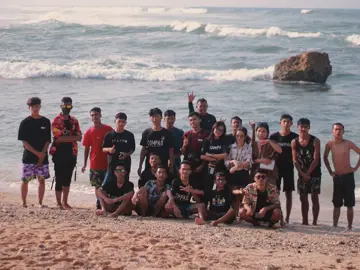 Jagan lupa Dengan  tempat  kalian pulang❤️ sehat sehat bolo..  #tranding #fototeman #pemuda #pemudakarangtaruna #capcut #temankampung #fyp #fypシ゚viral #foto #pantai 