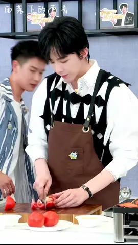 เชฟหนิง...เข้าครัวทำอาหาร จับดาบบ่อย สับหมูเลยดูจิ๊บๆ 🤤🤤🥰🥰🥰#刘宇宁 #liuyuning #หนิงเกอ #หลิวอวี่หนิงliuyuning刘宇宁 #หลิวอวี่หนิง #ผู้จีนหล่อบอกต่อด้วย #ผู้จีนงานดีย์🇨🇳🇨🇳 