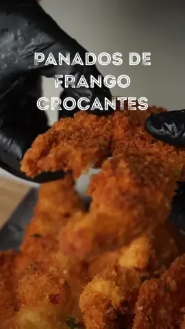 PANADOS DE FRANGO CROCANTES 🍗  - 📷🍗😍 Descobre esta incrível receita de panados de frango crocantes que vai conquistar o paladar de todos aí em casa. Aqui estão os ingredientes para os panados de frango 🤤🤤 3 peitos de frango cortados em bifes 🍗  3 c. chá de sal 🧂  Pimenta preta a gosto 2 dentes de alho esmagado (juntar ao tempero do frango) Sumo de meio limão 🍋  1 c. chá de picante 🥵  Fio de azeite  Farinha de trigo 🌾  4 ovos 🥚  Panko 1 malagueta 🌶️  Tomilho fresco E agora? Agora é a tua vez!!! 😏🫵🏽 - - - - - - #qchef #ochefemtuacasa #receitadefrangocrocante #texturasespeciais #cozinhairresistivel #amantesdacrocancia #interageconnosco #culinariadeliciosa